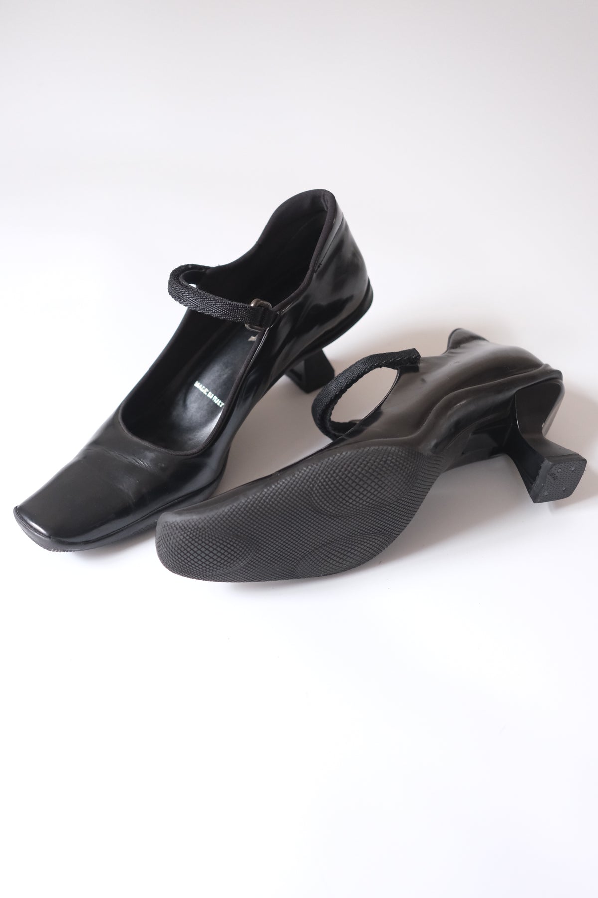 Prada FW 1999 black leather mary jane heels
