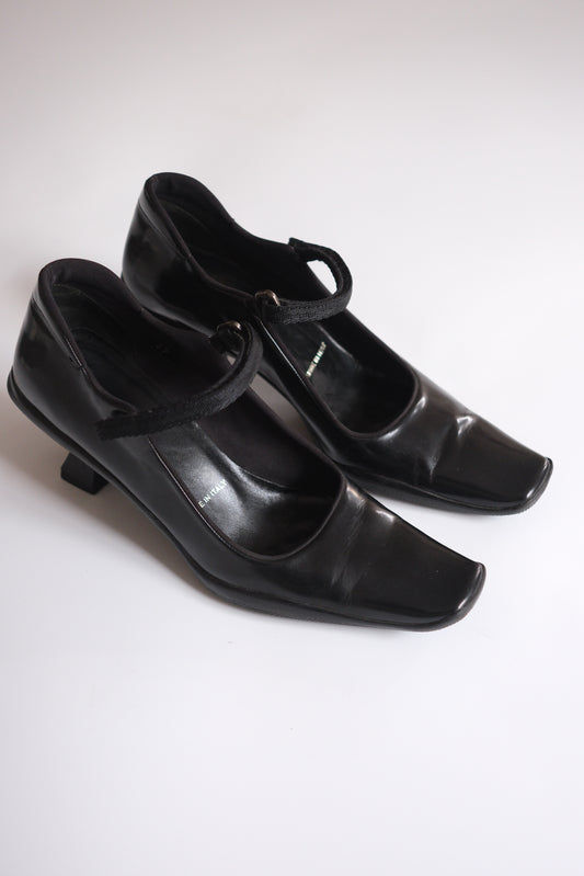 Prada FW 1999 black leather mary jane heels