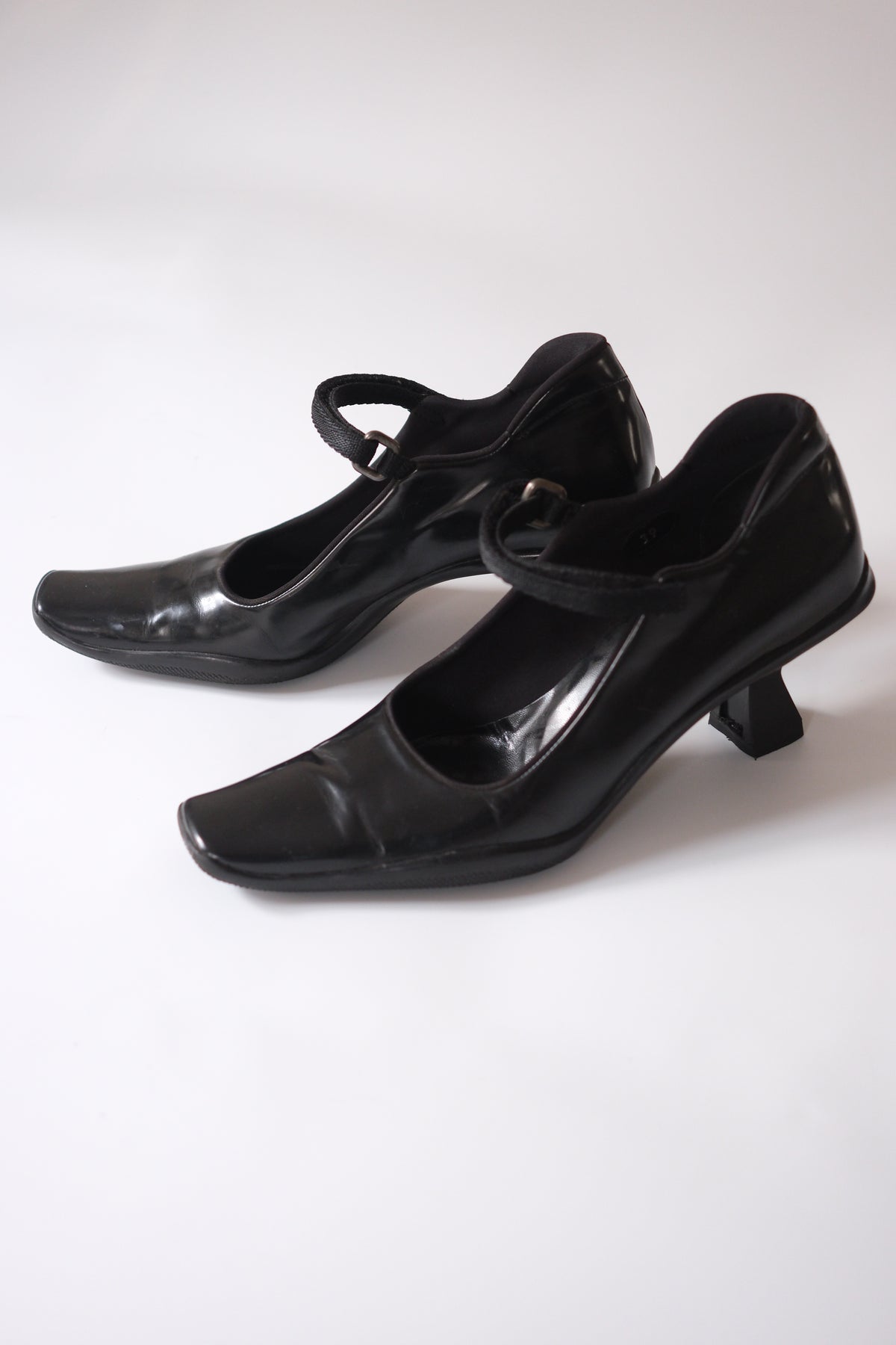 Prada FW 1999 black leather mary jane heels
