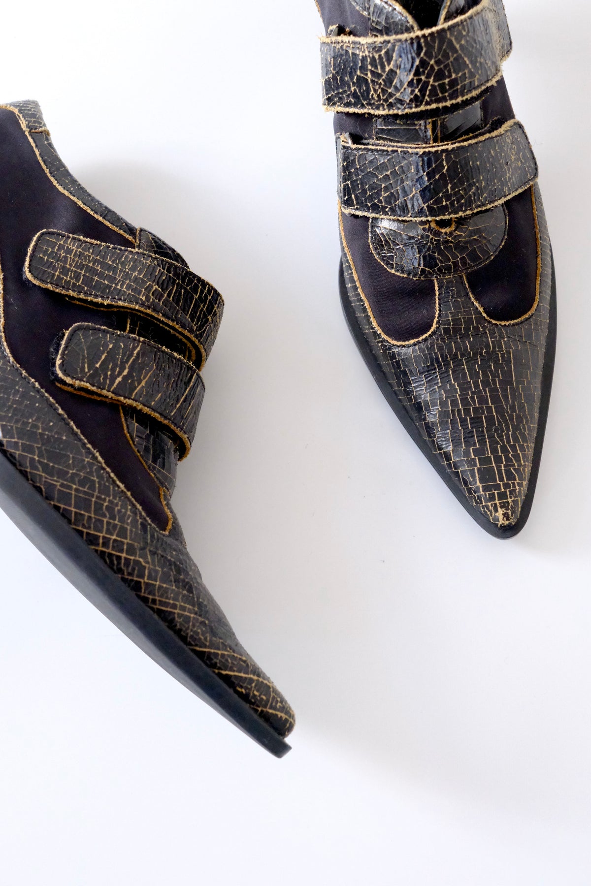 Miu Miu FW 2001 cracked leather kitten heel pointy pumps