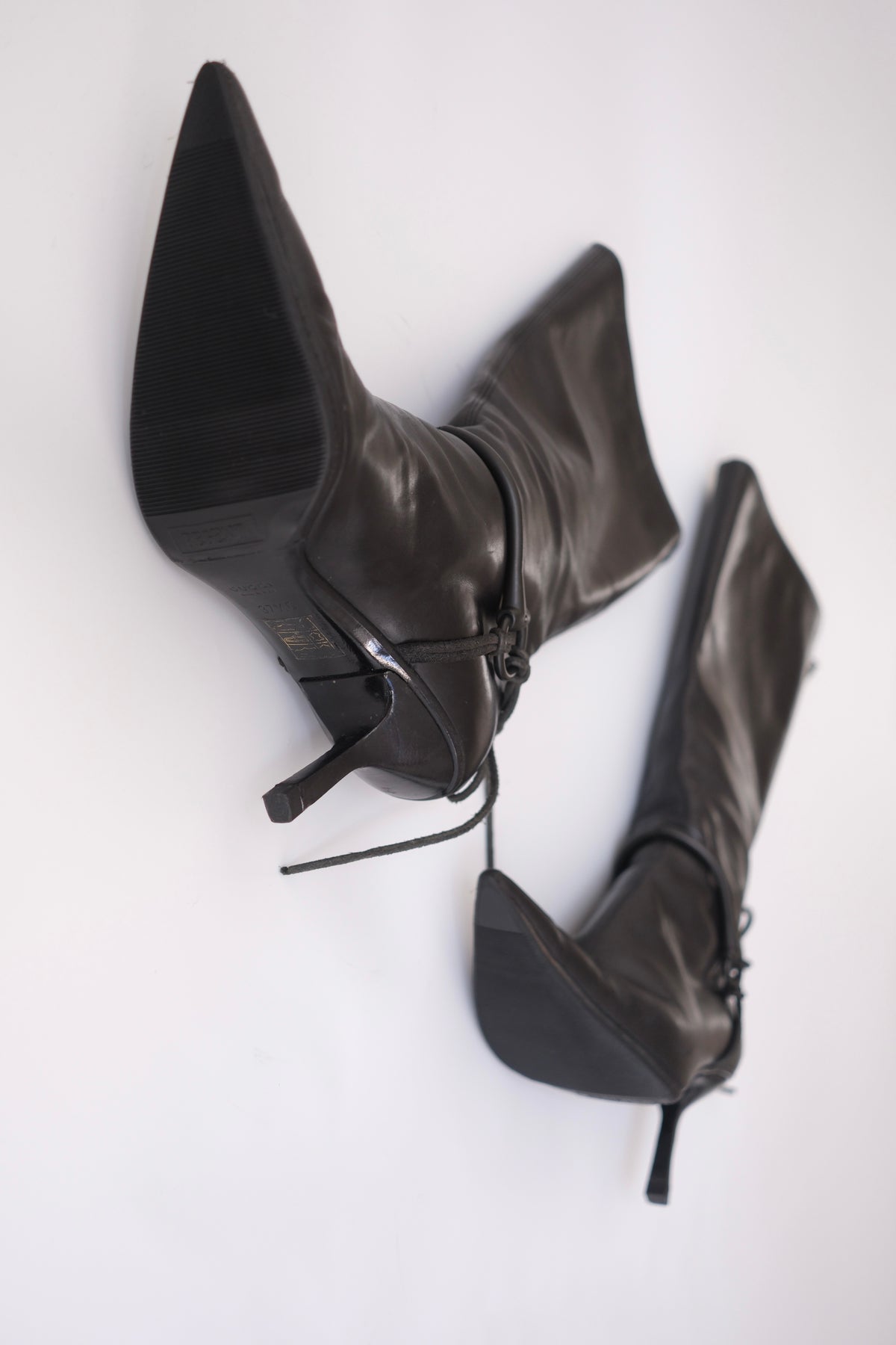 Gucci by Tom Ford FW 1999 horsebit harness black leather pointy heeled boots