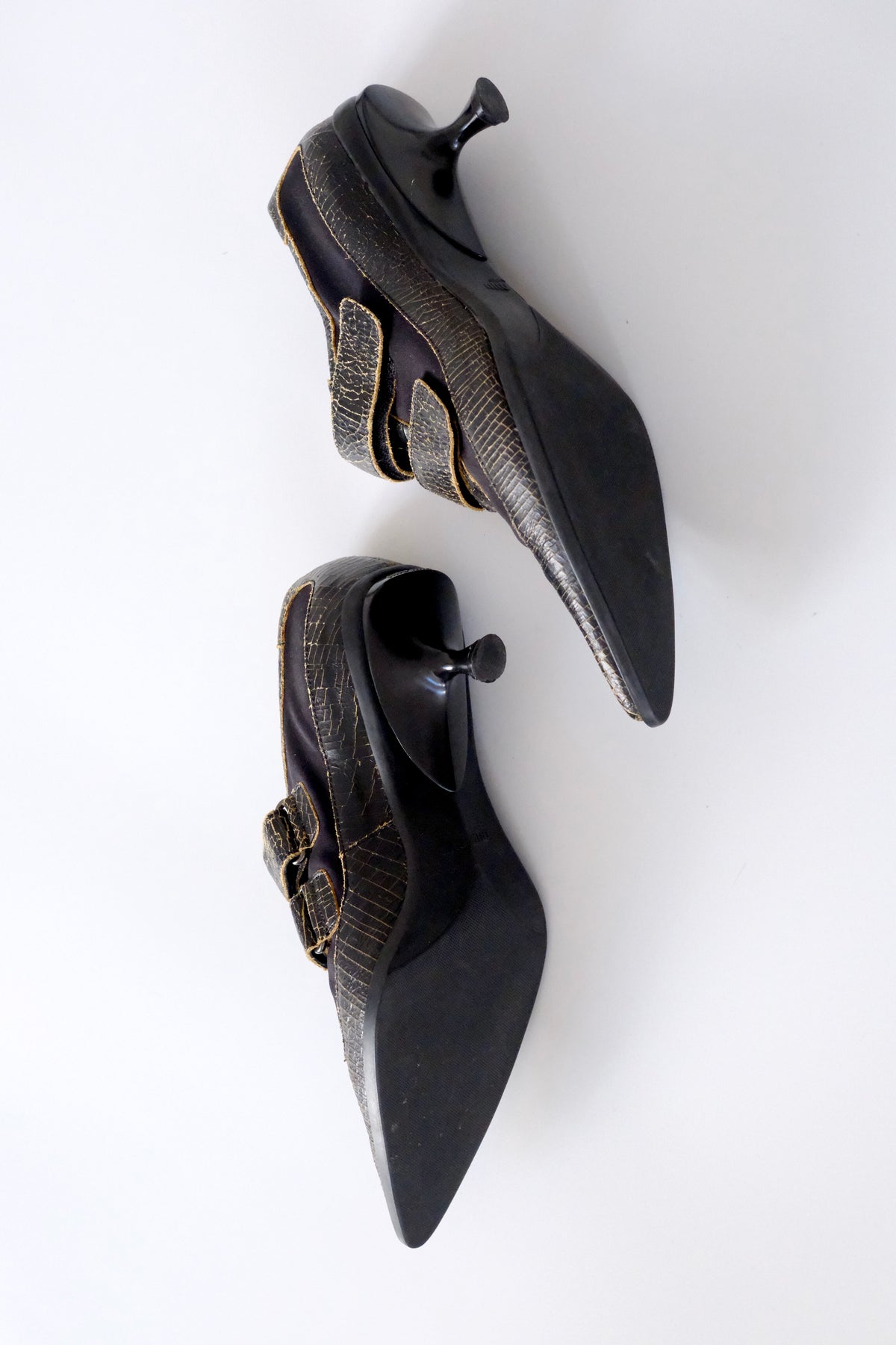 Miu Miu FW 2001 cracked leather kitten heel pointy pumps