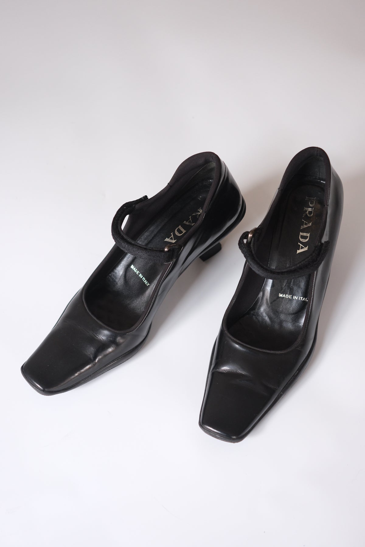 Prada FW 1999 black leather mary jane heels