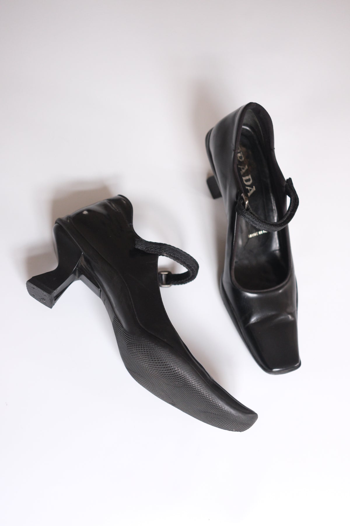 Prada FW 1999 black leather mary jane heels