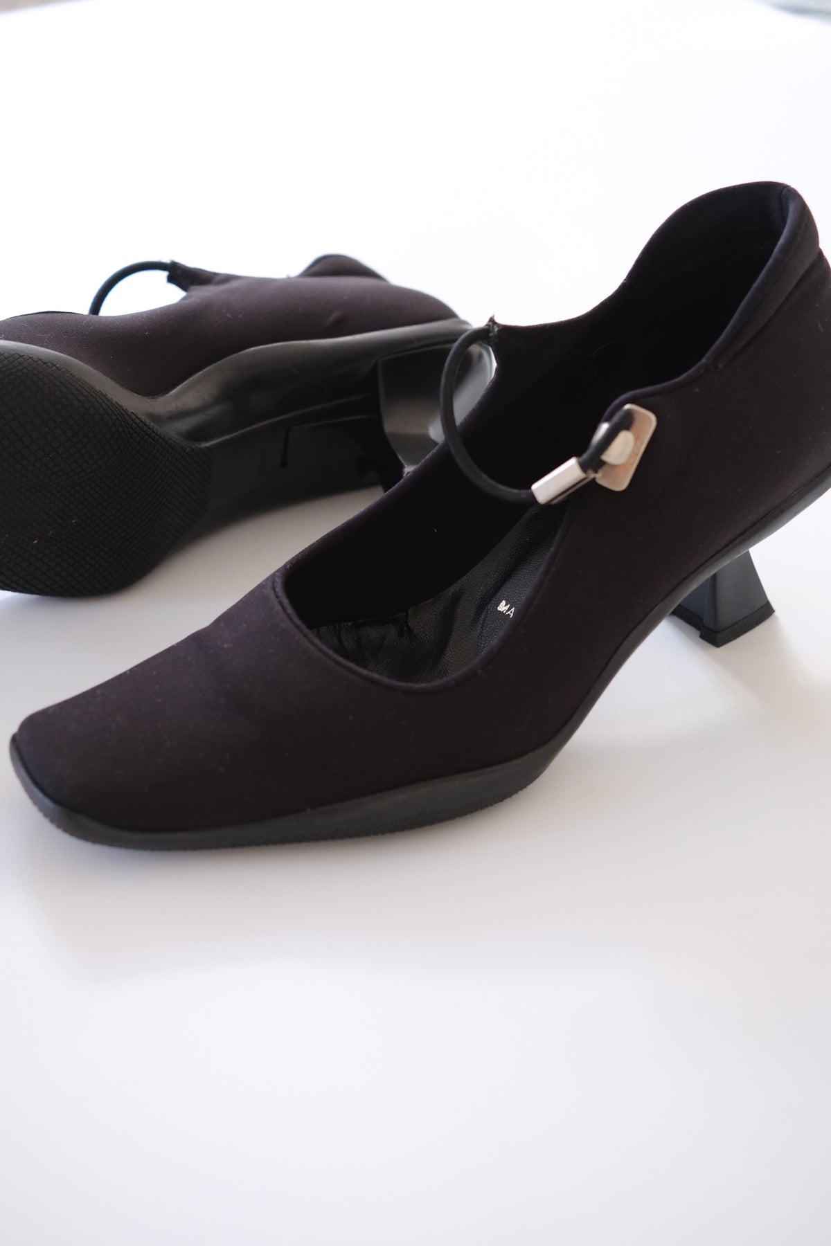 Prada FW 1999 black mary jane heels