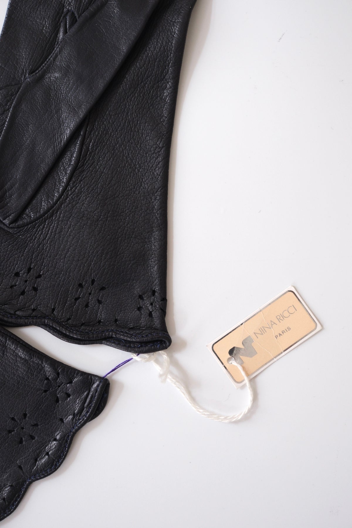 1990s Nina Ricci midnight blue leather gloves
