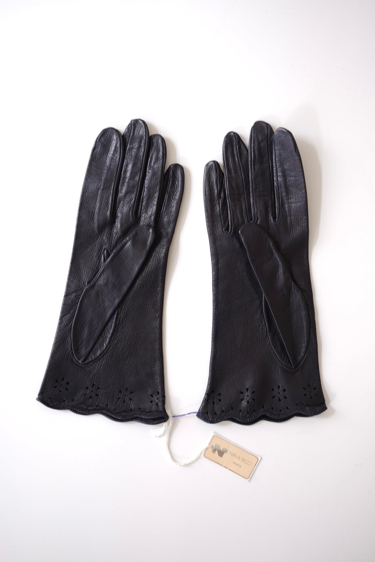 1990s Nina Ricci midnight blue leather gloves