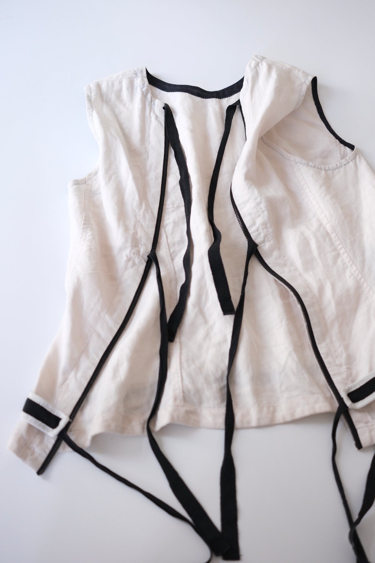 Prada SS 2009 white linen vest with contrasting black details